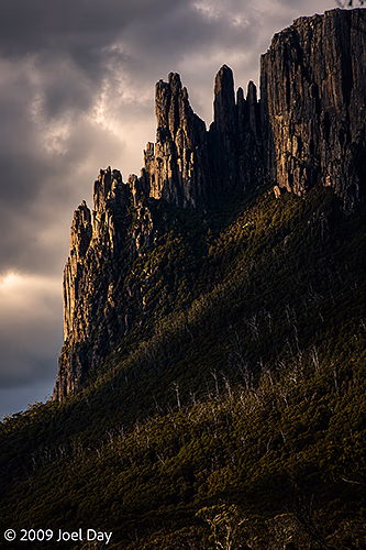 Sunset view of Mount Oakleigh (1286m) from the Pelion Hut on the Overland Track in Tasmania