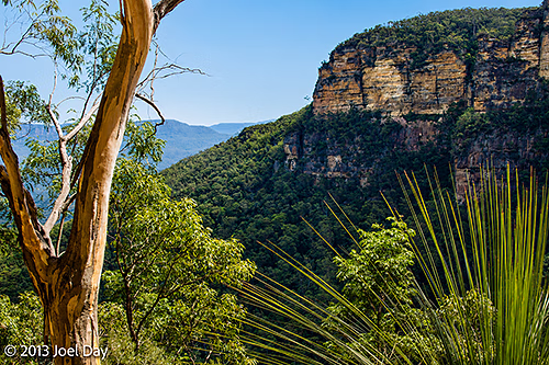 View from National Pass Trail along cliffs of the Blue Mountains National Park, New South Wales