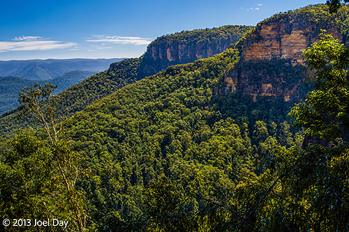 View from National Pass Trail along cliffs of the Blue Mountains National Park, New South Wales